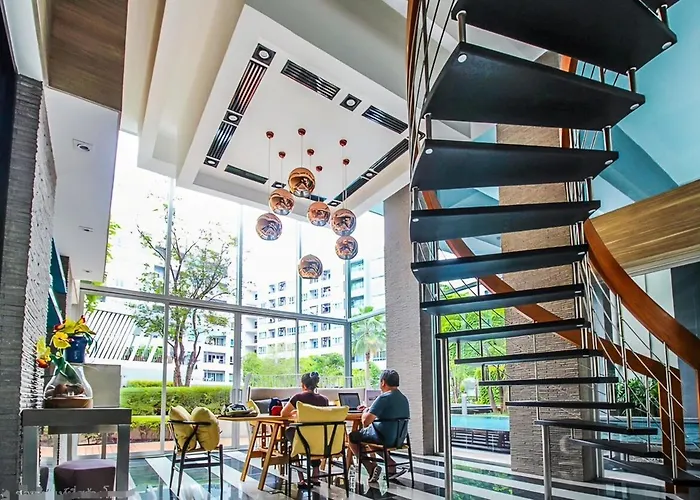 Lounge Pool & Gym Near Bts Punawitti 아파트호텔 3*