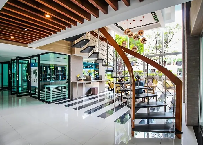 Lounge Pool & Gym Near Bts Punawitti 아파트호텔 3*