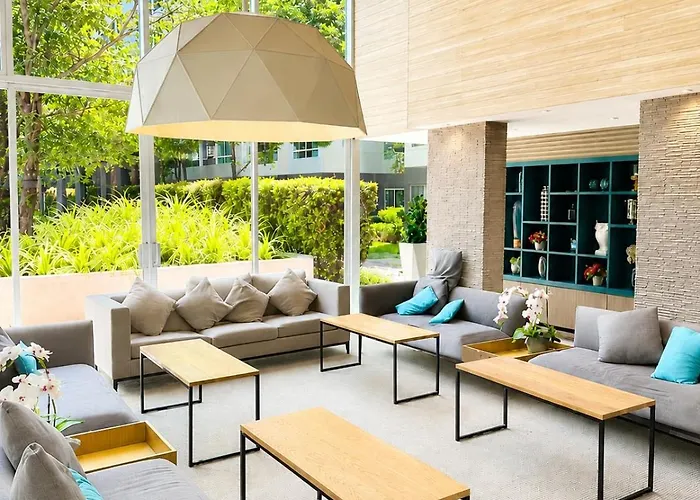 Lounge Pool & Gym Near Bts Punawitti 방콕