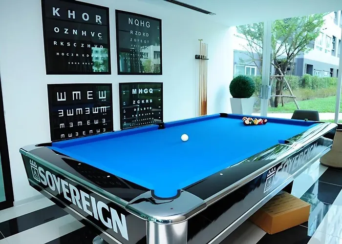 Lounge Pool & Gym Near Bts Punawitti 3* 방콕