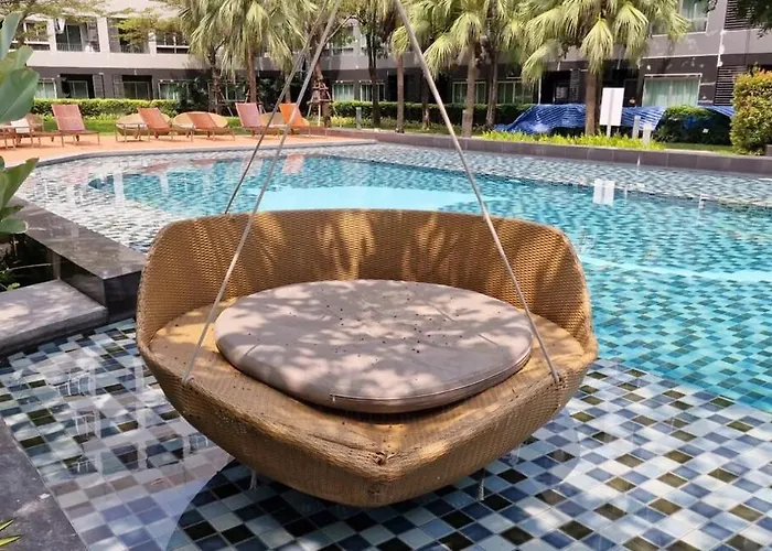 Lounge Pool & Gym Near Bts Punawitti 3* 방콕