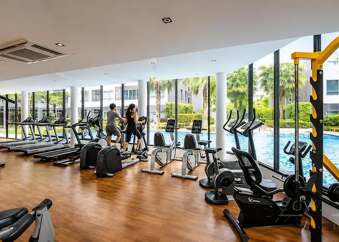 Lounge Pool & Gym Near Bts Punawitti 아파트호텔 3*