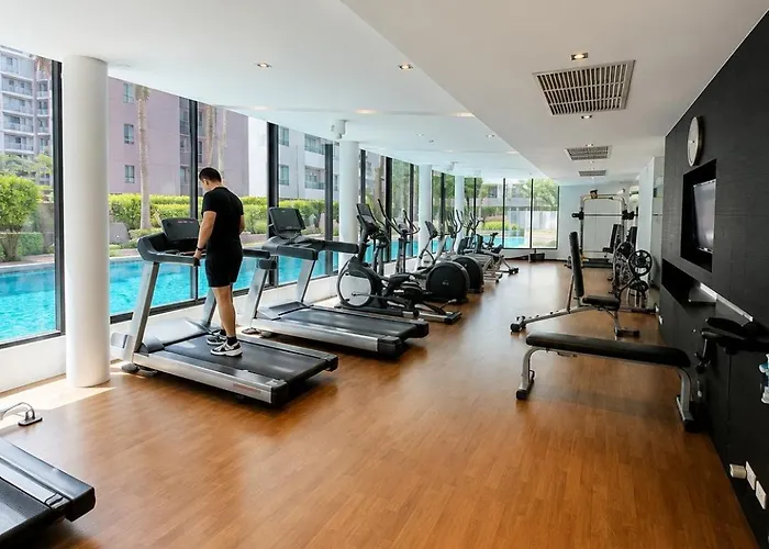 Lounge Pool & Gym Near Bts Punawitti 아파트호텔 3*
