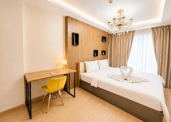 Lounge Pool & Gym Near Bts Punawitti