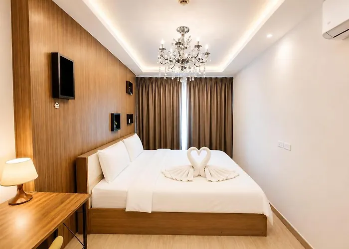 Lounge Pool & Gym Near Bts Punawitti